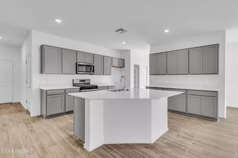 12208 E Morris Carson Dr, Vail, AZ 85641