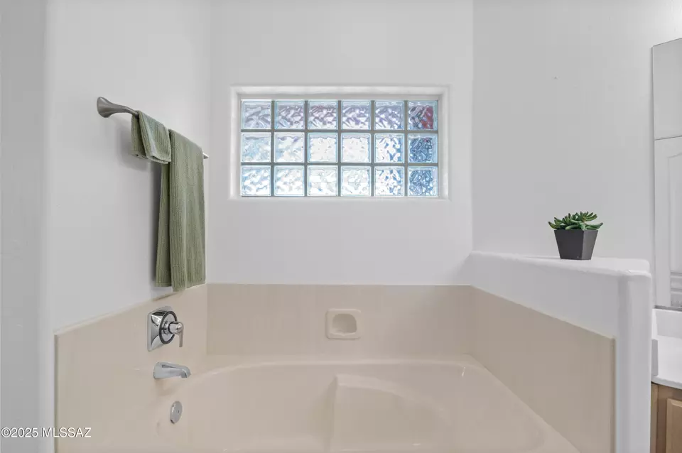 Bath - 6329 Camino De Cabaluna, Tucson, AZ 85704 photo 2 of 4