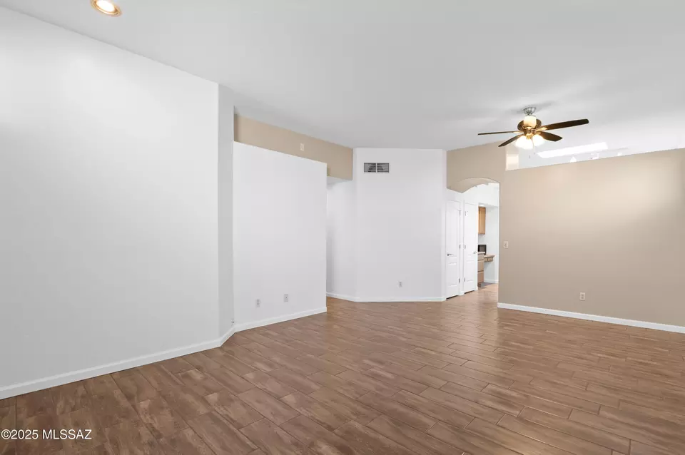 Living - 6329 Camino De Cabaluna, Tucson, AZ 85704 photo 3 of 4