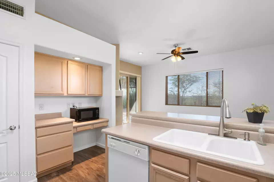 Kitchen - 6329 Camino De Cabaluna, Tucson, AZ 85704 photo 4 of 4