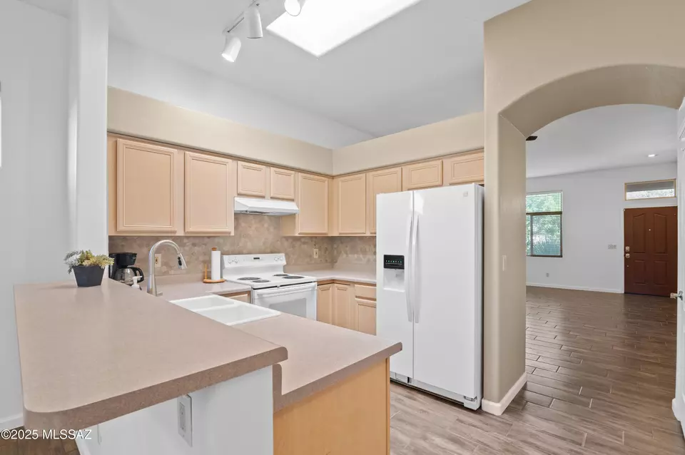 Kitchen - 6329 Camino De Cabaluna, Tucson, AZ 85704 photo 1 of 4