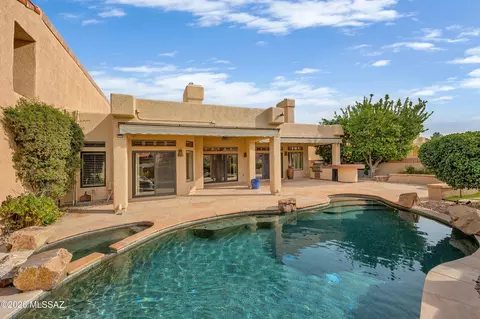 8625 N Arnold Palmer Dr, Tucson, AZ 85742