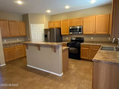 Kitchen - 12787 E Hartshorn Pass, Vail, AZ 85641 photo 1 of 3