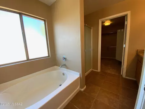 Bath - 12787 E Hartshorn Pass, Vail, AZ 85641 photo 2 of 4