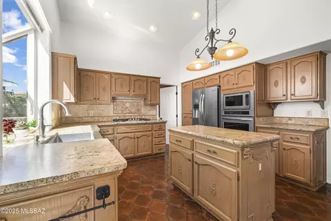 36017 S Wind Crest Dr, Tucson, AZ 85739