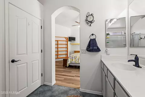 Bath - 10890 S Arrowhead Spring Dr, Vail, AZ 85641 photo 2 of 4
