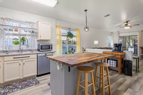 Kitchen - 10890 S Arrowhead Spring Dr, Vail, AZ 85641 photo 1 of 5