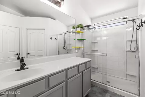 Bath - 10890 S Arrowhead Spring Dr, Vail, AZ 85641 photo 1 of 4