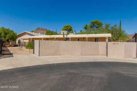5814 W Circle H Pl, Tucson, AZ 85713