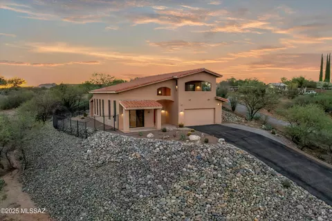 16131 N Meadowcrest Rd, Tucson, AZ 85739