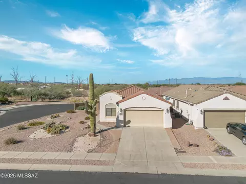 596 W Calle Media Luz, Sahuarita, AZ 85629