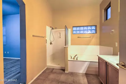 Bath - 641 E Painted Pueblo Dr, Vail, AZ 85641 photo 2 of 5