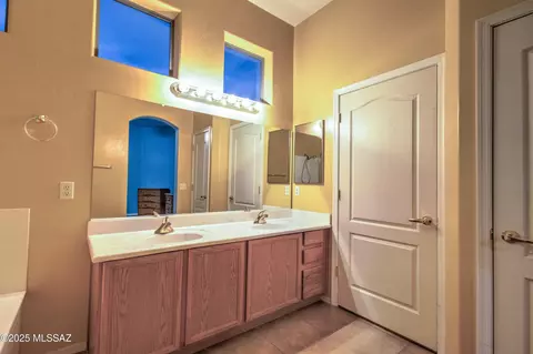 Bath - 641 E Painted Pueblo Dr, Vail, AZ 85641 photo 1 of 5