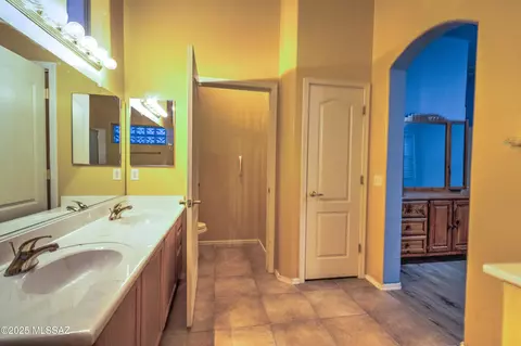 Bath - 641 E Painted Pueblo Dr, Vail, AZ 85641 photo 3 of 5