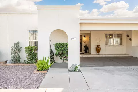 9024 E Palms Park Dr, Tucson, AZ 85715