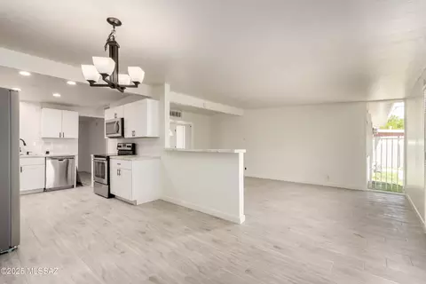 7310 E 28th St, Tucson, AZ 85710 photo 3
