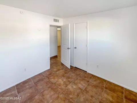 Bedroom - 8558 E Ruby Dr, Tucson, AZ 85730 photo 6 of 8