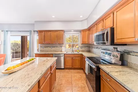 Kitchen - 17377 S Indigo Mesa Pass, Vail, AZ 85641 photo 3 of 3
