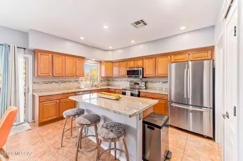 Kitchen - 17377 S Indigo Mesa Pass, Vail, AZ 85641 photo 2 of 3