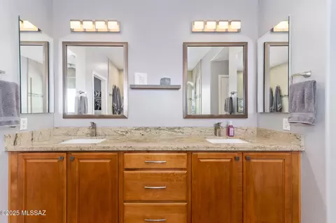 Bath - 17377 S Indigo Mesa Pass, Vail, AZ 85641 photo 2 of 4