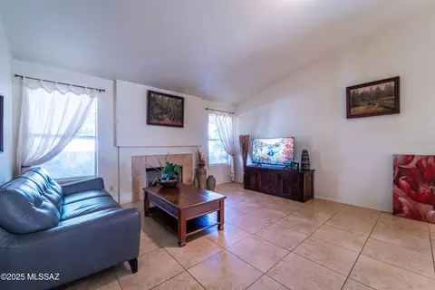 Living - 3673 W Thundercloud Loop, Tucson, AZ 85742 photo 1 of 1