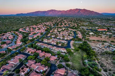View/Area - 3673 W Thundercloud Loop, Tucson, AZ 85742 photo 6 of 8