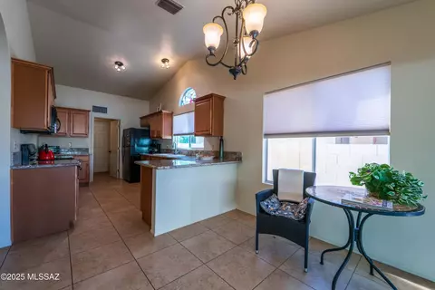 Kitchen - 3673 W Thundercloud Loop, Tucson, AZ 85742 photo 5 of 5
