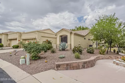 490 W Moorwood St, Green Valley, AZ 85614