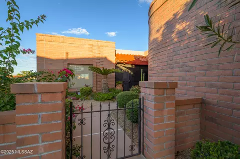 1560 W Calle Del Ducado, Green Valley, AZ 85622