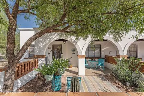 329 S Paseo Tierra #A, Green Valley, AZ 85614