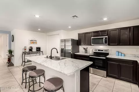 6284 S Nightjar Ln, Tucson, AZ 85757