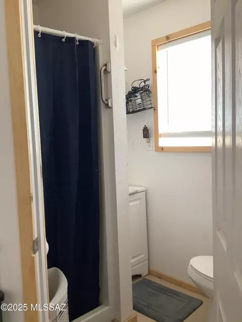 Bath - 150 E Saddle Dr, Willcox, AZ 85643 photo 1 of 1