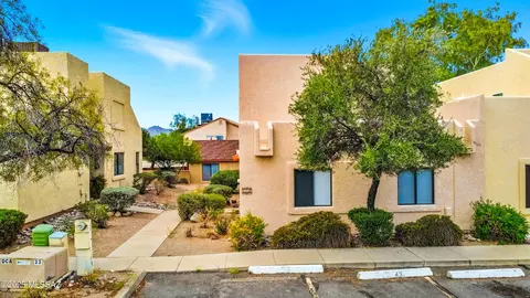 2457 N Ironwood Ridge Dr, Tucson, AZ 85745