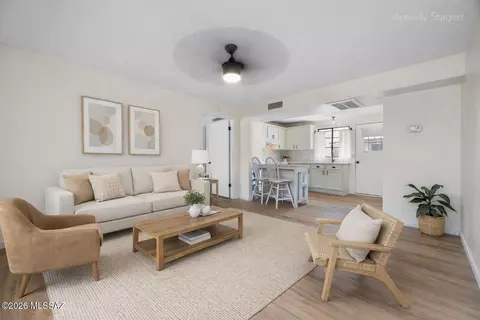 435 S Paseo Lobo #B, Green Valley, AZ 85614