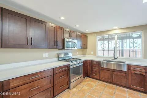 Kitchen - 8981 E 3rd St, Tucson, AZ 85710 photo 6 of 8