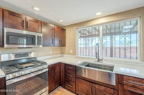 Kitchen - 8981 E 3rd St, Tucson, AZ 85710 photo 7 of 8