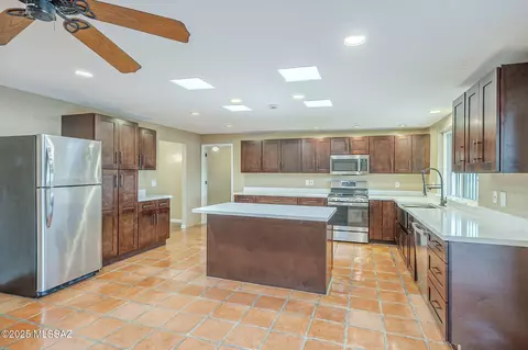 Kitchen - 8981 E 3rd St, Tucson, AZ 85710 photo 4 of 8