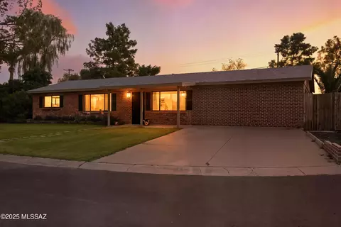 2502 E Kleindale Rd, Tucson, AZ 85716