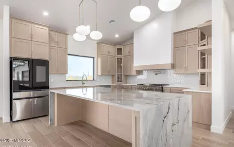 3901 W Ironwood Hill Dr, Tucson, AZ 85745