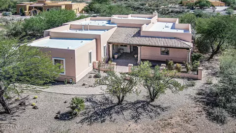 767 E Canyon Rock Rd, Green Valley, AZ 85614