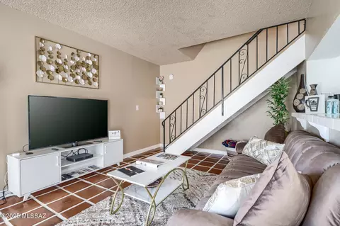1931 N Camino Serna UNIT C, Tucson, AZ 85715