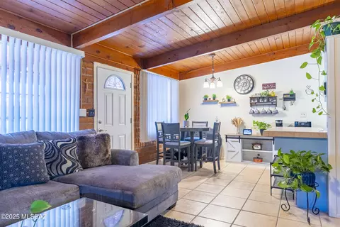 910 N Alvernon Way #B, Tucson, AZ 85711
