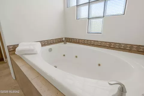 Bath - 14581 E Circle L Ranch Pl, Vail, AZ 85641 photo 3 of 4