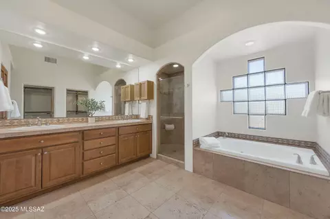 Bath - 14581 E Circle L Ranch Pl, Vail, AZ 85641 photo 2 of 4