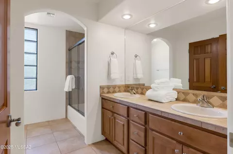 Bath - 14581 E Circle L Ranch Pl, Vail, AZ 85641 photo 4 of 4