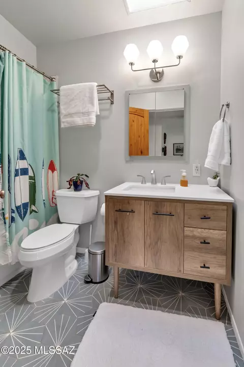Bath - 6945 E Arrowhead Pl, Tucson, AZ 85715 photo 3 of 3
