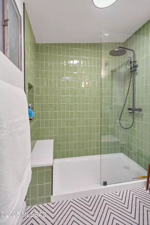 Bath - 6945 E Arrowhead Pl, Tucson, AZ 85715 photo 2 of 3