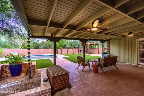 6945 E Arrowhead Pl, Tucson, AZ 85715