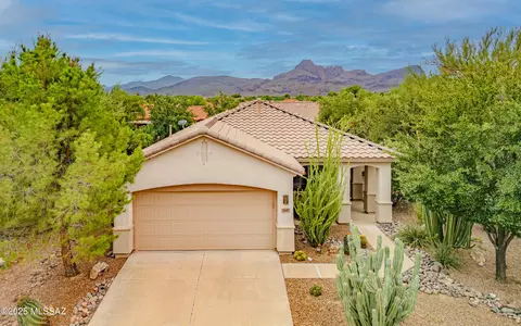 7687 W Amber Ridge Way, Tucson, AZ 85743
