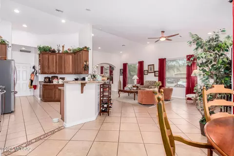 646 W Aspenwood St, Green Valley, AZ 85614